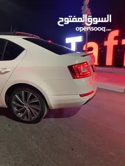  4 سكودا اوكتافيا فل الفل مع فتحة لورين كلمنت