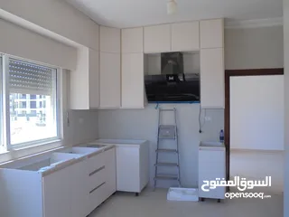  25 شقة خلف مديرية الامن العام وجامعة البتراء 200م مربع للبيع (3 دقائق عن شارع المطار)