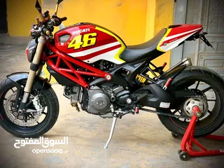  1 Ducati monster 1100 evo special edition