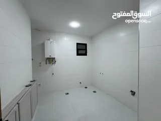  18 شقة مميزة طابق اول مساحة 214 م بتشطيبات مميزة باجمل مناطق رجم عميش مع بلكونات بنظام ترسات