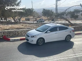  9 هونداي اكسنت 2017 مع فتحة سقف
