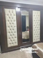  20 غرفة نوم خشب لاتية 18 تفصيل ومنجدة جلد خمري وبيج تقيل كاملة خشب لاتية وتخت بكس كامل لاتية 18