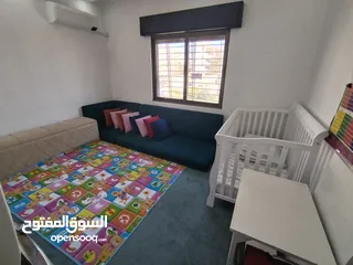  15 شقة واسعة للبيع – 131 متر مربع، 3 غرف نوم، بلكونة بإطلالة جميلة، موقف خاص، وموقع مميز