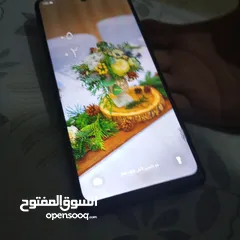  1 تلفون بحالة جديد استعمال خفيف