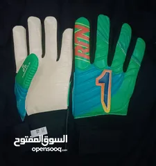  2 goal keeper gloves
