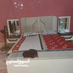  5 غرفة نوم وغرفه ضيوف وثلاجة ومزنون ومرايه وبولير ودربزين درج شاحطين يمين شمال