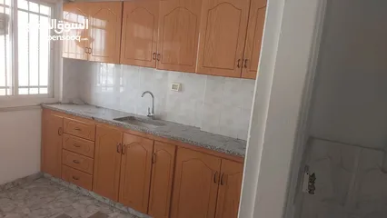  1 مكتب للايجار في البيره شارع القدس