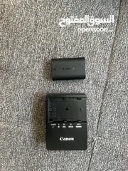 5 كاميرا Canon 80D شبه جديدة للبيع مع عدستين احترافيتين (75-300mm + 50mm) واكسسوارات كاملة