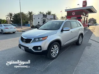  3 Kia Sorento AWD V6