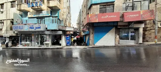  1 محل تجاري للايجار  *خلو * في وسط البلد بموقع مميز و حيوي