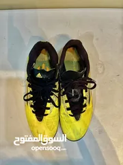  2 حذاء كرة قدم اديداس للبيع
