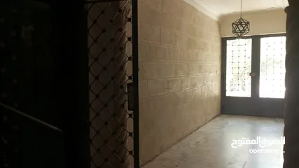  4 شقه ارضيه ضاحيه الامير حسن 125 متر  قابل للتفاوض
