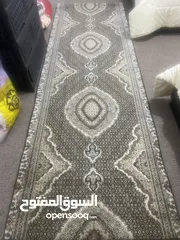  3 سجاد عجمي ممر طول3متر  وعرض متر بحالة ممتازة شبه جديده