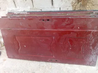  3 ابواب ملبسة صاج من الخارج. من الداخل حشوة خشب  ابواب نضيفة جداااً