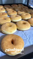  10 رشة سكر.. جاهز تعيش لحظات لذيذة؟  حضّرنا لك أحلى تشكيلة دونات طازجة وكريب طازج