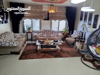  5 طقم صالون ضيوف معك طاوله وسط شبه جديد