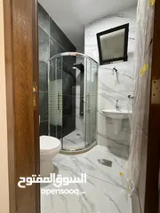  11 شقة شبه أرضية خلفية مع ترس ومدخل مستقل وكراج خاص للبيع في طبربور أبو عليا