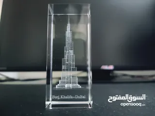  1 مجسم برج خليفة منحوت بالليزر داخل مكعب زجاجي 3D