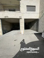  3 مخازن للبيع عدد 2 كل مخزن 32 متر مربع الاثنين مع بعض 64 متر مربع