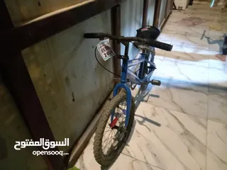  4 باسكل نضيف  بس اشوي مرشوش من جوه