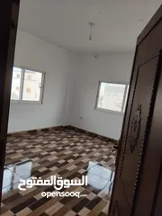  11 شقة طابقية جديدة ومميزة للإيجار في سحاب