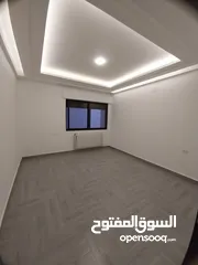  4 خلدا 195م مع بلكونة مطله بسعر مغري