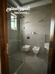  12 فيلا للبيع