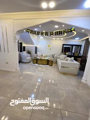  7 فيلا متلاصقة للبيع محدثة تماما بسعر مغري