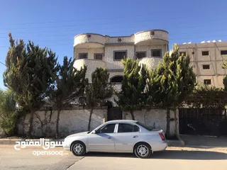  1 منزل للبيع  في الجيزه قريب من مطار الملكه علياء