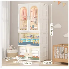  1 خزانة بلاستيكية مع مكان لتعليق الملابس و أدراج سفلية لمستلزمات الطفل  يمكن طي الخزانة و تخزينها