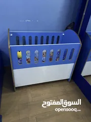  2 تخت بيبي لون ازرق وابيض استعمال بسيط جدا