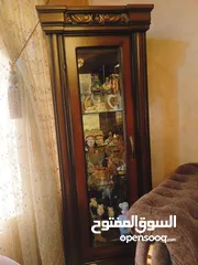  2 سفرة خشب زان 8 مقاعد و2 فضية وواحد بيرو بحالة جيدة جدا