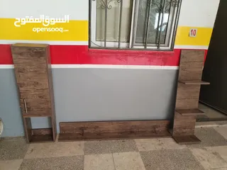  3 طاولة تلفزيون مع رفوف مستعمل للبيع بحالة جديدة في حي خزانة