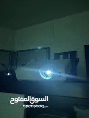  1 بروجكتور Hitachi شبه جديد