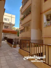  10 شقة للبيع في الزرقاء شبه طابق ارضي خمس درجات للطابق الاول موقع مميز، الله يطرح البركة لصاحب النصيب.