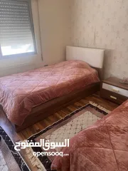  2 سرير عدد 2 بوكس فرشة عدد 2 زمبركية  ضغط عالي  كومودينة عدد 1  ملحق للشنط عدد 1