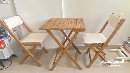  6 اثاث للحديقة طاولة و2 كراسي  Little used foldable table and 2 foldable chairs for balcony