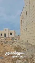  13 فيلا مكونة من طابقين مع بركة مع قطعة أرض للبيع