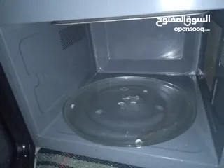  5 غاز وفرن إيطالي خمس رؤوس وميكروويف ومكنسة كهربائية وتلفزيون 21بوصة وسلة للثلاجة للبيع