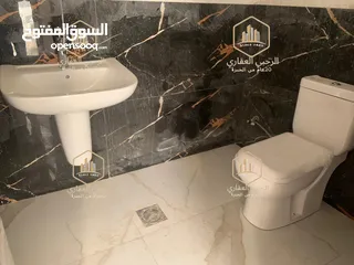  16 روف / للايجار / لم تسكن / 3نوم / مع ترس / الرابية