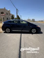  4 Toyota Prius 2015