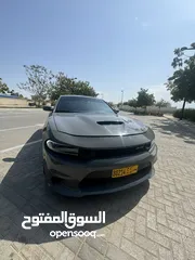  1 Dodge charger sxt 2019