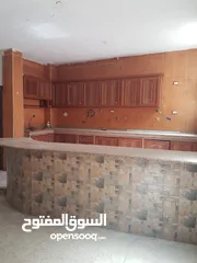  2 شقة للايجار طلعة الحاووز قبل مدرسة الملك غازي مكونة من ثلاث غرف وصالة ومطبخ أمريكي وحمام