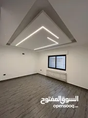  10 بأفخم التشطيبات الفندقية و في اجمل طريق المطار قرب كلية لومينوس
