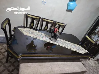  3 طاولة سفرة مع فضية للبيع بسعر 200 حالة جيدة