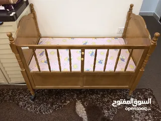  1 سرير بيبي....