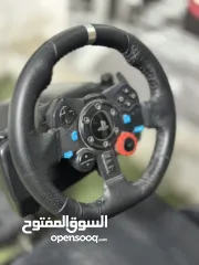  2 كرسي Playseat Evolution وعجلة قيادة Logitech G29.