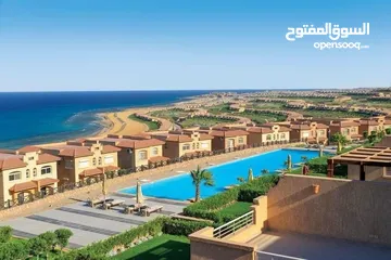  3 بدون مقدم تقدر تمتلك في تلال السخنة Sea View علي البحر