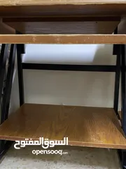  1 طاولة كمبيوتر للبيع