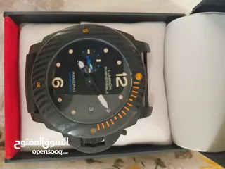  4 Panerai Luminor Submersible هي ساعة فاخرة وانيقة